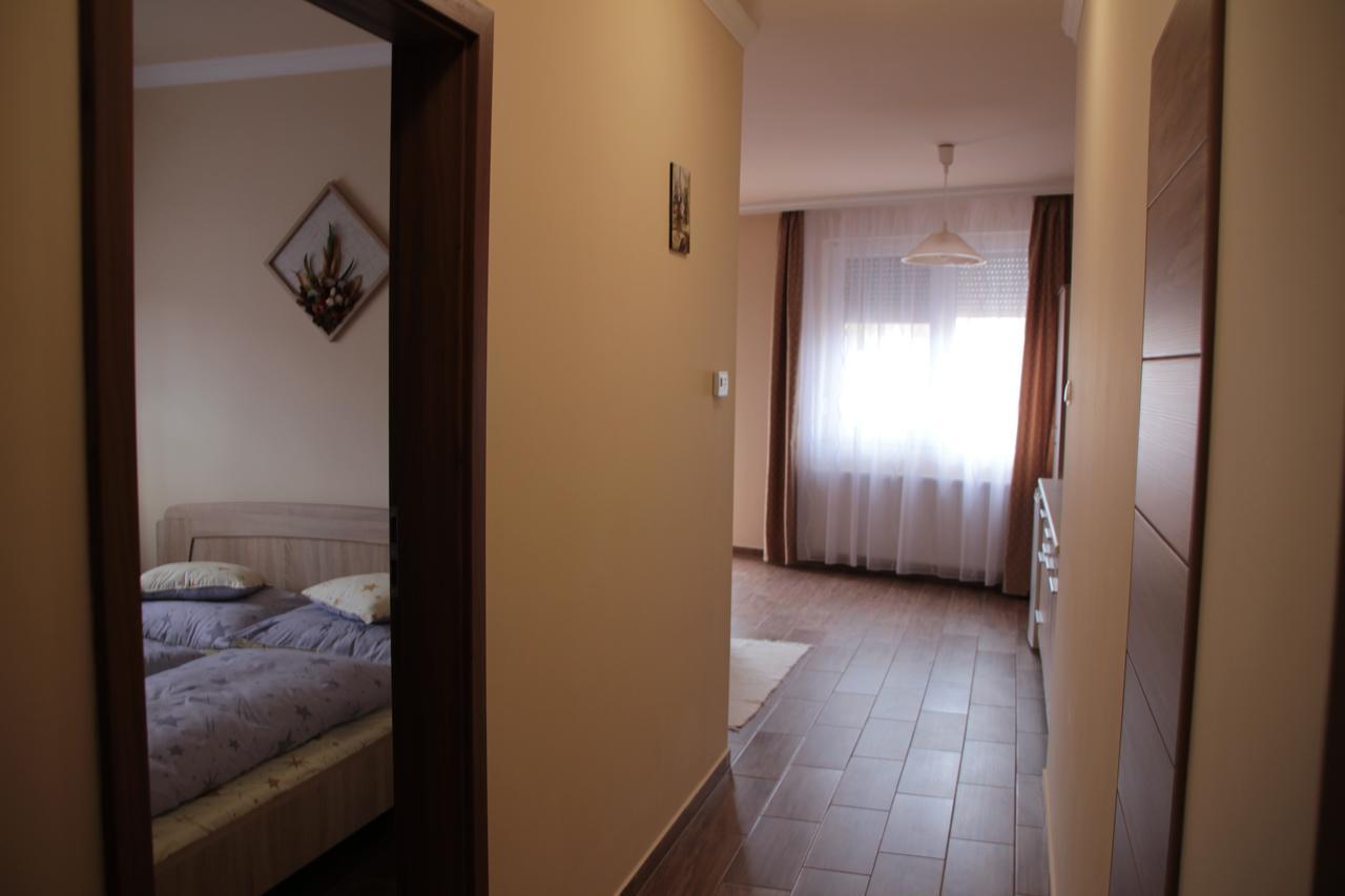 Imola Es Andrea Apartmanhaz 2 Hajduszoboszlo Exterior photo