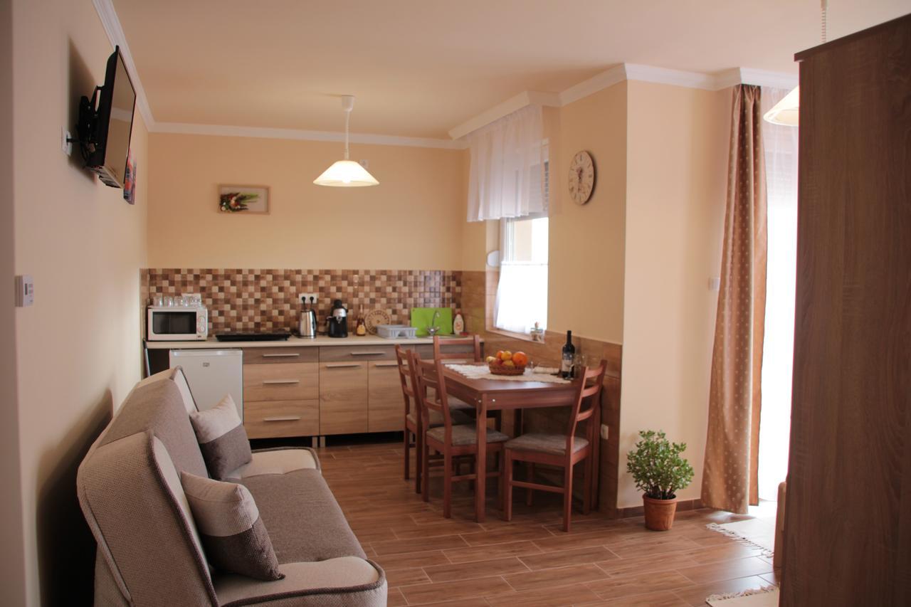 Imola Es Andrea Apartmanhaz 2 Hajduszoboszlo Exterior photo