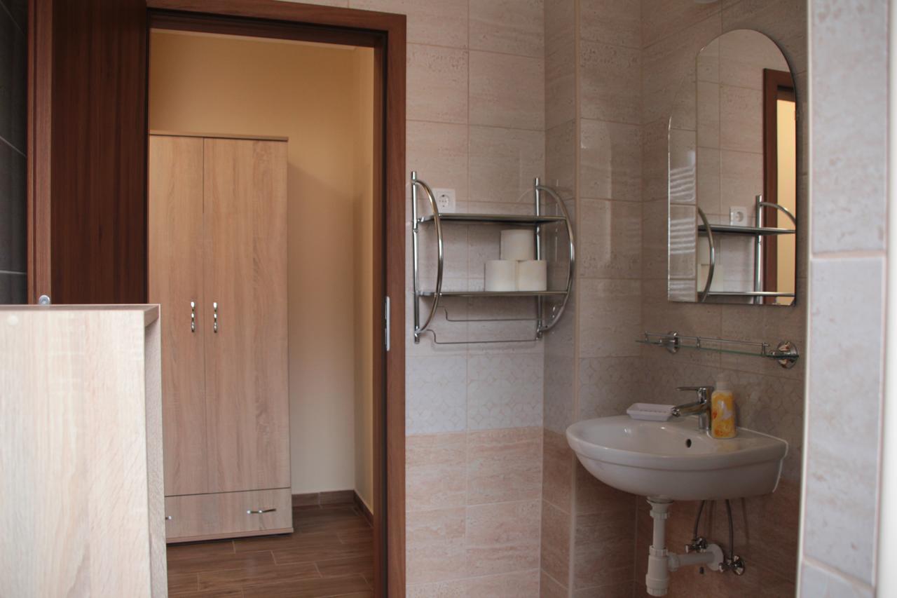 Imola Es Andrea Apartmanhaz 2 Hajduszoboszlo Exterior photo
