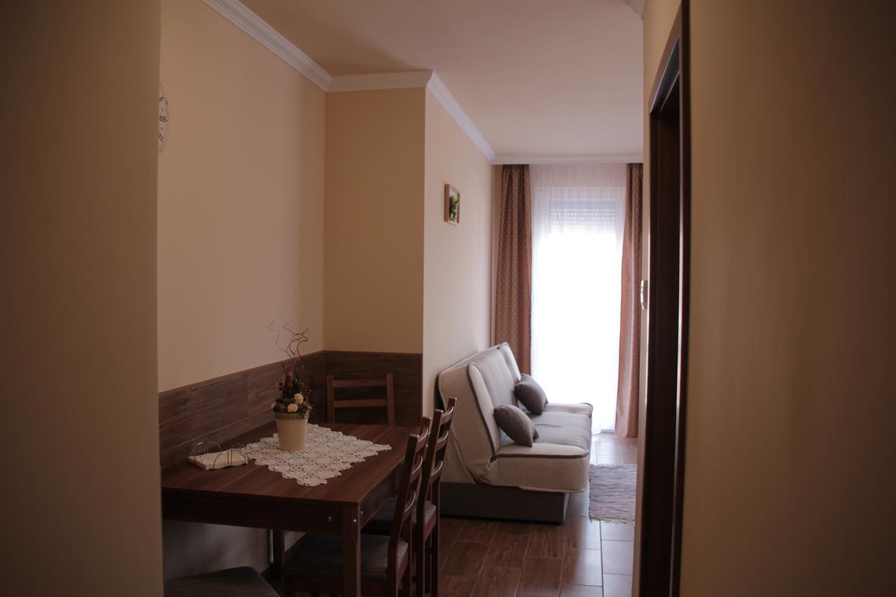 Imola Es Andrea Apartmanhaz 2 Hajduszoboszlo Exterior photo