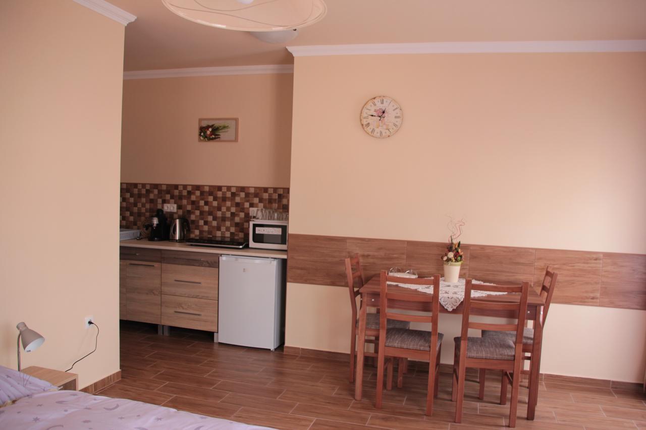 Imola Es Andrea Apartmanhaz 2 Hajduszoboszlo Exterior photo
