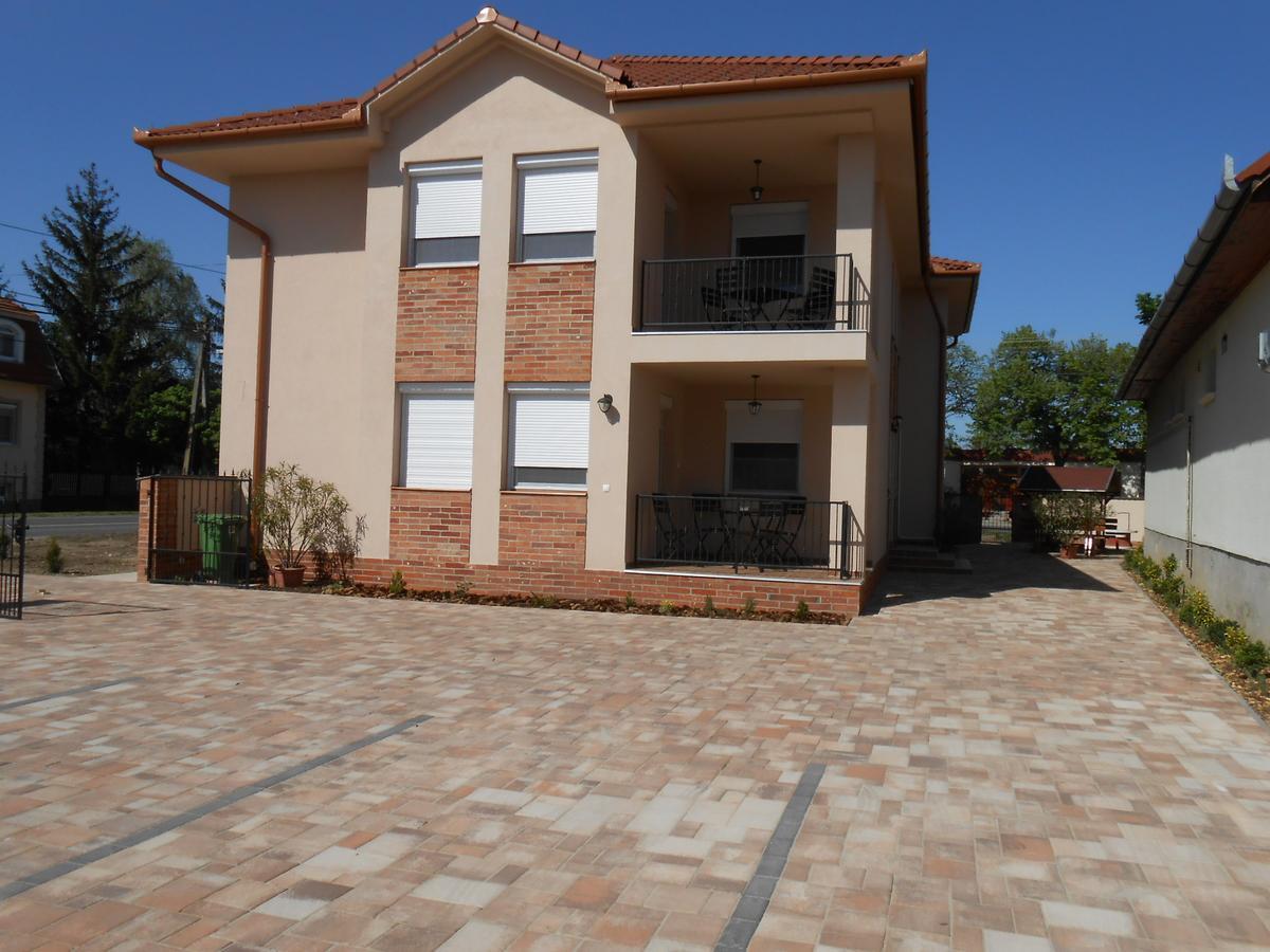Imola Es Andrea Apartmanhaz 2 Hajduszoboszlo Exterior photo