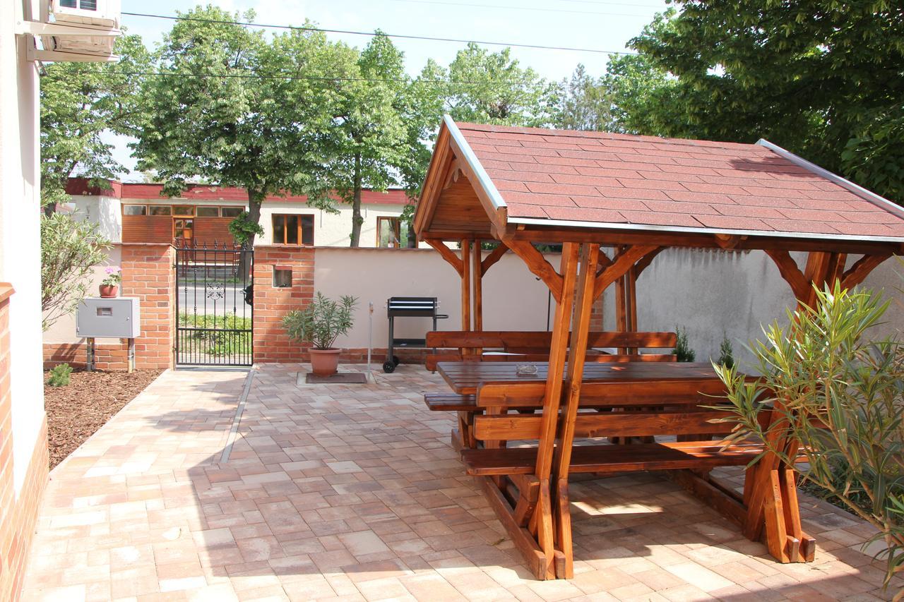 Imola Es Andrea Apartmanhaz 2 Hajduszoboszlo Exterior photo